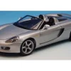 Maisto Porsche Carrera GT pienoismalli jalustalla